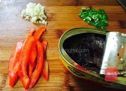 Illustration of how to make black bean sauce, dace and lettuce 3