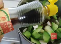 Illustration of how to make radish and mushroom stew 9