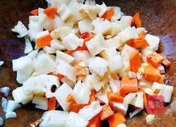 Illustration of how to make spicy and sour lotus root diced 2