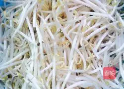 Illustration of how to make stir-fried mung bean sprouts 1
