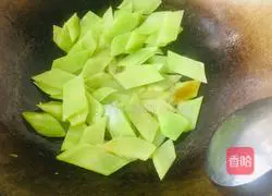 Illustration of how to make stir-fried lettuce 5