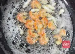 Illustration of how to make fried cauliflower and dried shrimps 5