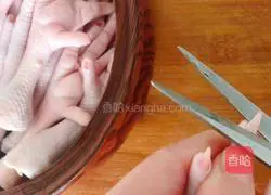 Chicken feet with pickled peppers, illustration of how to make chicken feet with pickled peppers in Sichuan style 1