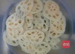 Illustration of how to make cold lotus root 3