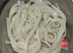 Illustration of how to make cold vermicelli 1