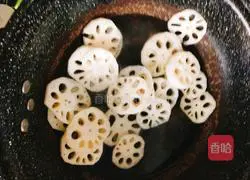 Illustration of how to make cold lotus root 2