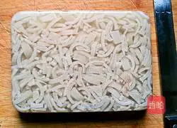 Illustration of how to make crystal pig skin jelly 9