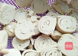 Illustration of how to make a thousand tubes of dried mold 3