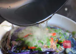 Illustration of how to mix eggplant with garlic 6