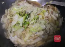 Illustration of how to make vinegar cabbage 10