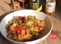 Illustration of how to stir-fry lotus root and bitter melon 14