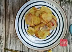 Illustration of how to make tomato and potato slices 6