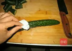 Illustration of how to make pickled cucumbers 2