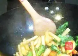 Potato sticks and broccoli Practice illustration 13