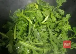 Illustration of how to make stir-fried chrysanthemum 3