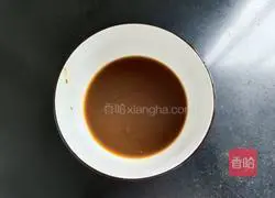 Illustration of how to make sauced cowpeas 7