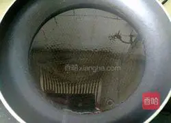 Illustration of how to stir-fry carrots with enoki mushrooms 10