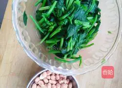 Illustration of how to make spinach with nuts 1