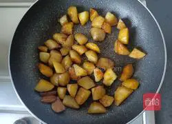 Black pepper roasted potato cubes (pan version) recipe illustration 5