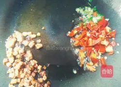 Illustration of how to stir-fry beans with oyster sauce 4