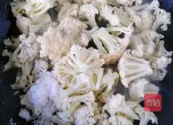 Illustration of how to make tomato and ghee flowers 3