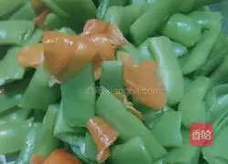 Illustration of how to make petal beans 4