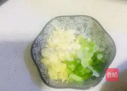 Illustration of how to make king oyster mushrooms and broccoli with abalone sauce 7