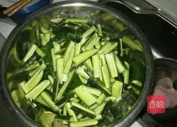 Illustration of how to make pickled cucumbers 6