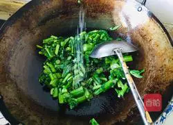 Illustration of how to make garlic cabbage 7