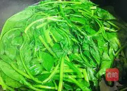 Illustration of how to make cold spinach and cordyceps mushrooms 2