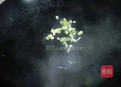 Illustration of how to stir-fry carrots and enoki mushrooms 4