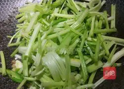 Illustration of how to make dried celery and eggs 5