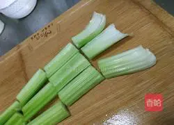 Illustration of the authentic Northeastern specialty quick-hand vegetable celery stir-fried noodles 2