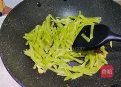 Illustration of how to make stir-fried green bamboo shoots 3