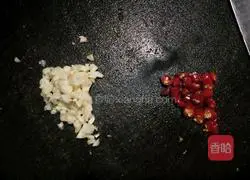 Illustration of how to make simple cold cucumber 3