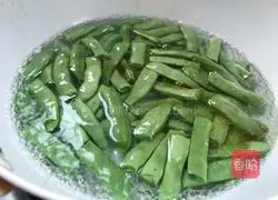 Sauce Illustration of how to make fragrant green beans 5