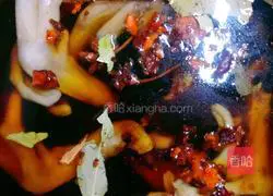 Illustration of how to make black pepper duck feet 3