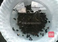 Illustration of how to make cold black fungus 1