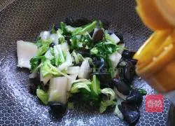 Illustration of how to make vinegared fungus and cabbage 9