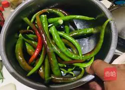 Illustration of how to make stir-fried peppers 1