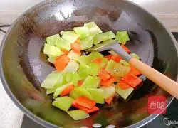 Illustration of how to cook carrots and lettuce 7