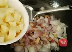 Stir-fry onions and lotus roots Illustration of how to make potatoes 7