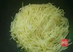 Illustration of how to make stir-fried shredded potatoes 4