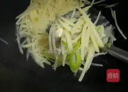 Illustration of how to make spicy and sour potato shreds 9