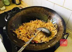 Illustration of how to stir-fry pickles 7