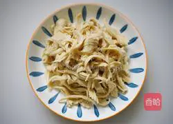 Illustration of how to make spicy stir-fried gluten 3