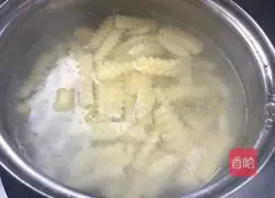 Spicy Illustration of how to make wolf tooth potato sticks 3