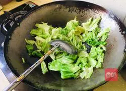 Illustration of how to make stir-fried green cabbage 5