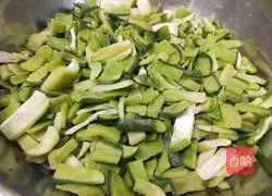 Illustration of how to make spicy dried radish 6