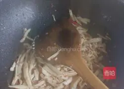 Dry stir-fried king oyster mushrooms Practice illustration 11